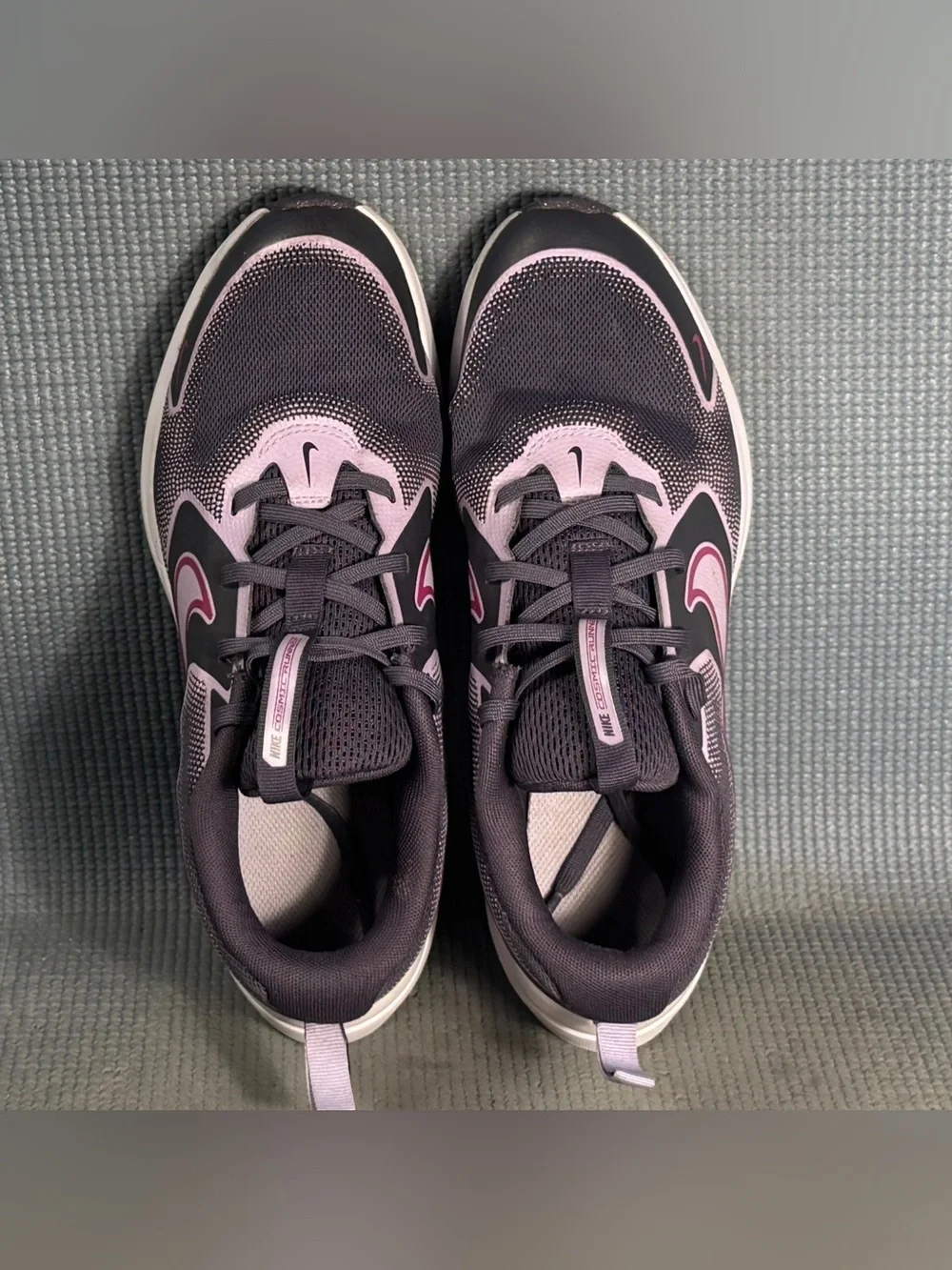 Nike Cosmic Runner 'Dark Raisin’ Athletic Shoes Size 7Y Sz 8.5 Women’s